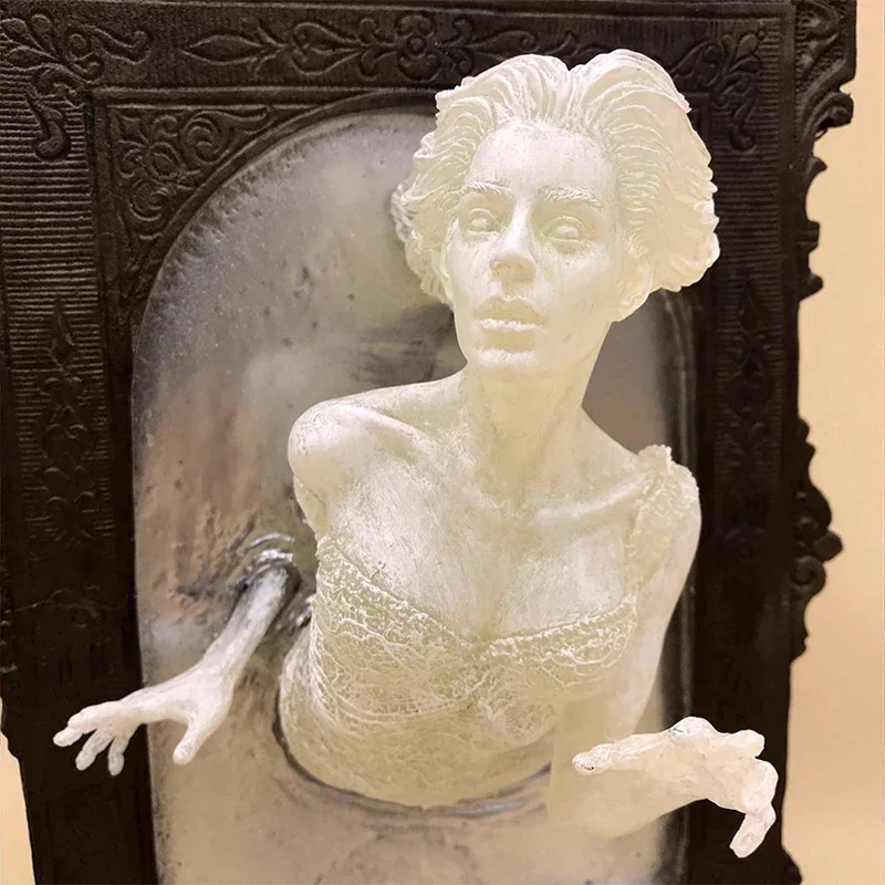 ديكور جداري على شكل يد شيطانية - مراجعة Art Craft Mirror وسعره